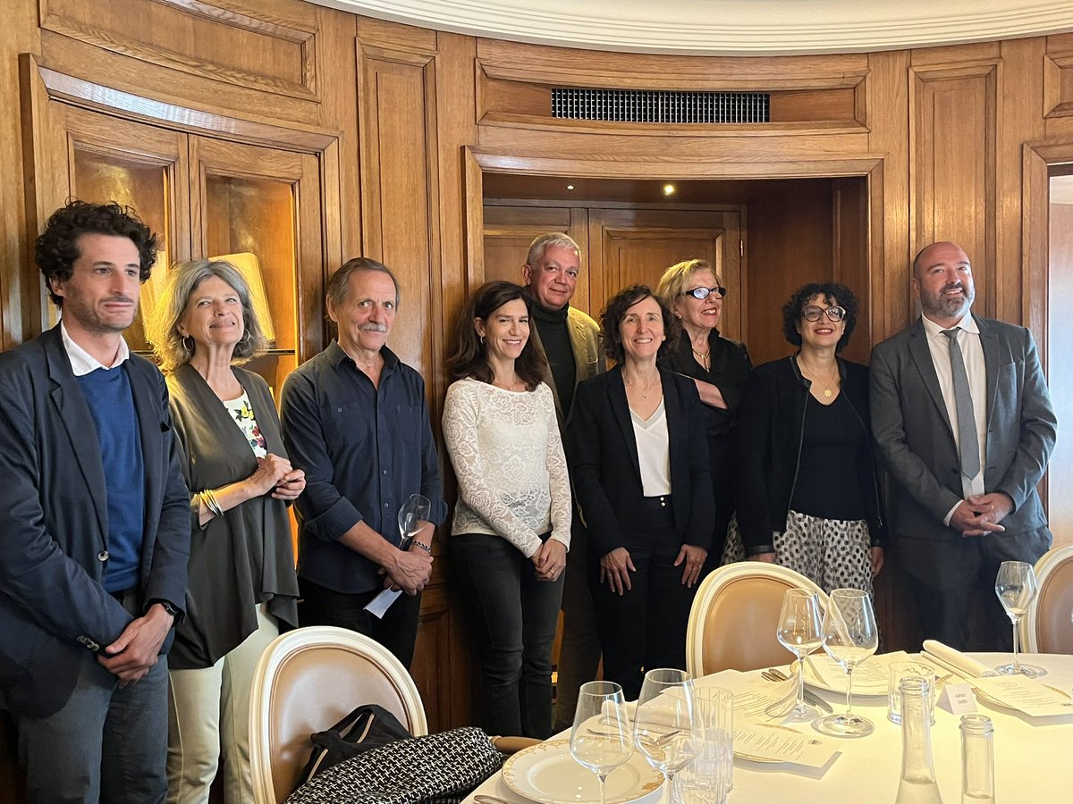 adriengoetz's tweet photo. Le jury du prix du roman historique des @rdvhistoire s’est réuni ! Proclamation du résultat de nos débats à Blois le 11 octobre 🌞 https://t.co/5t1AWjPDWh