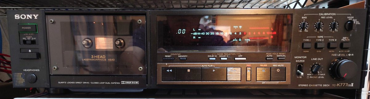 AkihiroFukutomi's tweet photo. 「SONYタイマー」とか耳にするけど、うちの80年代後半に購入したSONYのオーディオ・メカ機器は今も元気で稼動してる。
使わない時でも時々電源入れて動作確認してる。
#SONY #PSX555ES #TCK777ESII #WMD6C https://t.co/gVXl4EDWbj