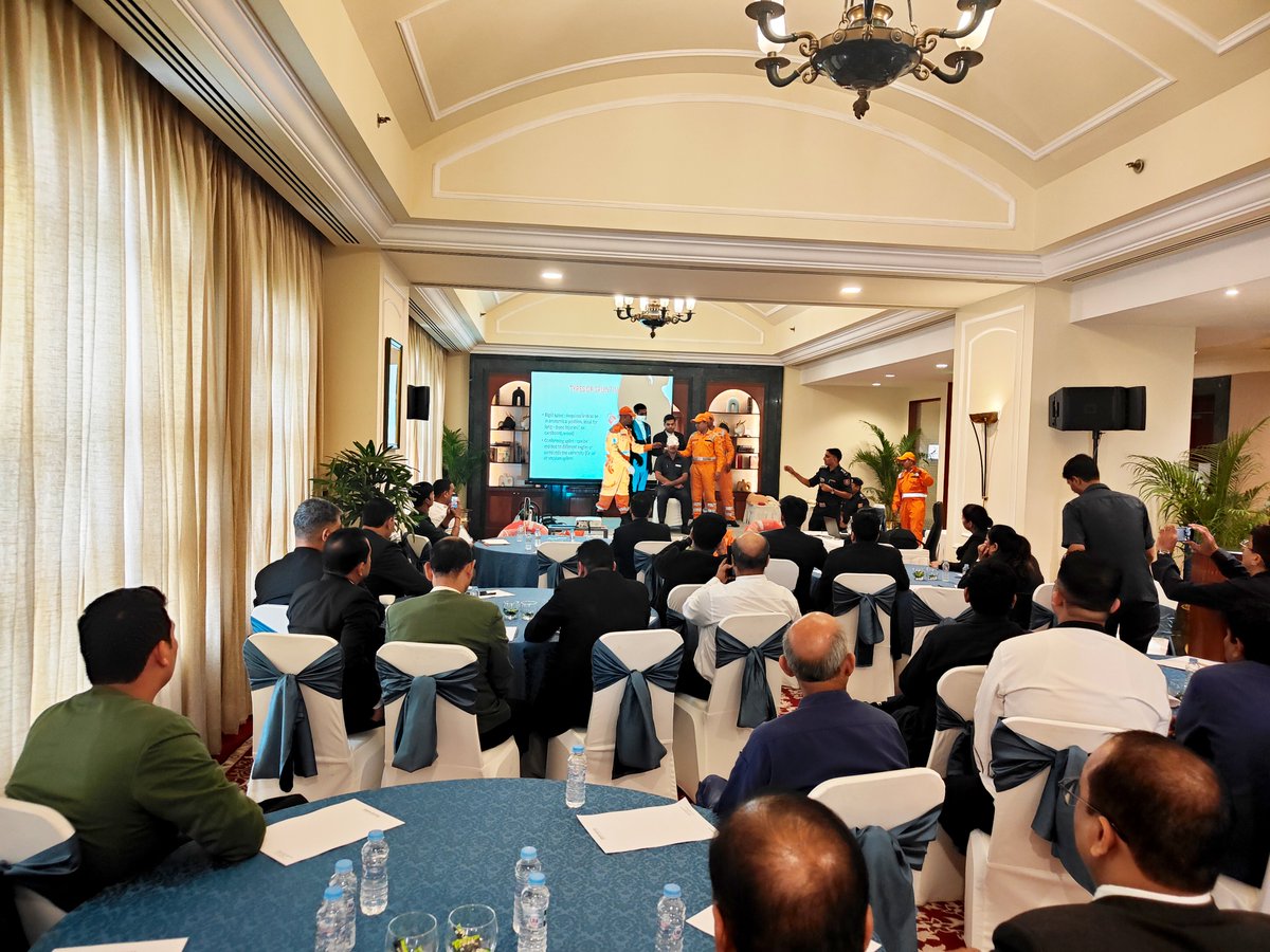 16NDRF's tweet image. "If you have knowledge, let others light their candles in it."
Team @16NDRF conducted A Famex and Demonstration at Hotel Eros Lajpat Nagar, South East Delhi to educate staff on safety protocols and emergency response techniques.
#AwarenessProgram
@NDRFHQ