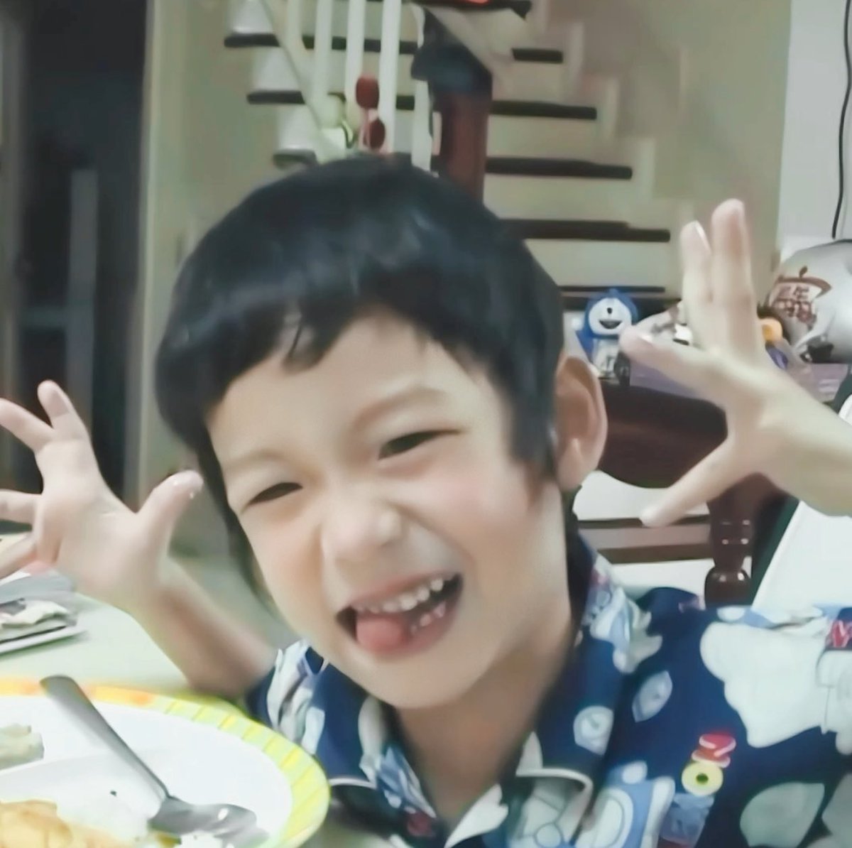 fluffynexx's tweet photo. แม่โอ้กับหนูใบชาตอนเด่กจ่ะ https://t.co/xpH4S1oCla