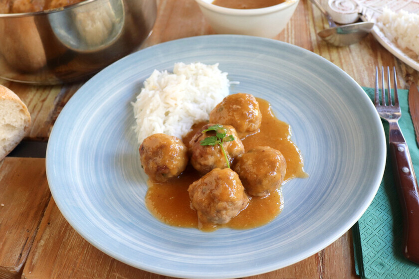 Albóndigas en salsa: la receta maestra de Karlos Arguiñano dlvr.it/TD1C6N vía <a href="/directopaladar/">DAP</a>