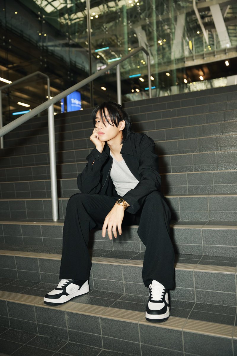 ElleMenThailand's tweet photo. #ELLEMENAirportlook สุดเท่ของไบเบิ้ลในขณะร่วมเดินทางไปร่วมงานเปิดตัวอีเว้นทต์ของ ChowTaiFook แบรนด์เครื่องประดับที่มีประวัติยาวนานกว่า 95 ปีของฮ่องกง ซึ่งจะเกิดขึ้นในวันที่ 10 กันยายน 2024

#ELLEMENNews
#ELLEMENThailand
#biblewichapassumettikul 
@biblesumett https://t.co/42iTiEoviF