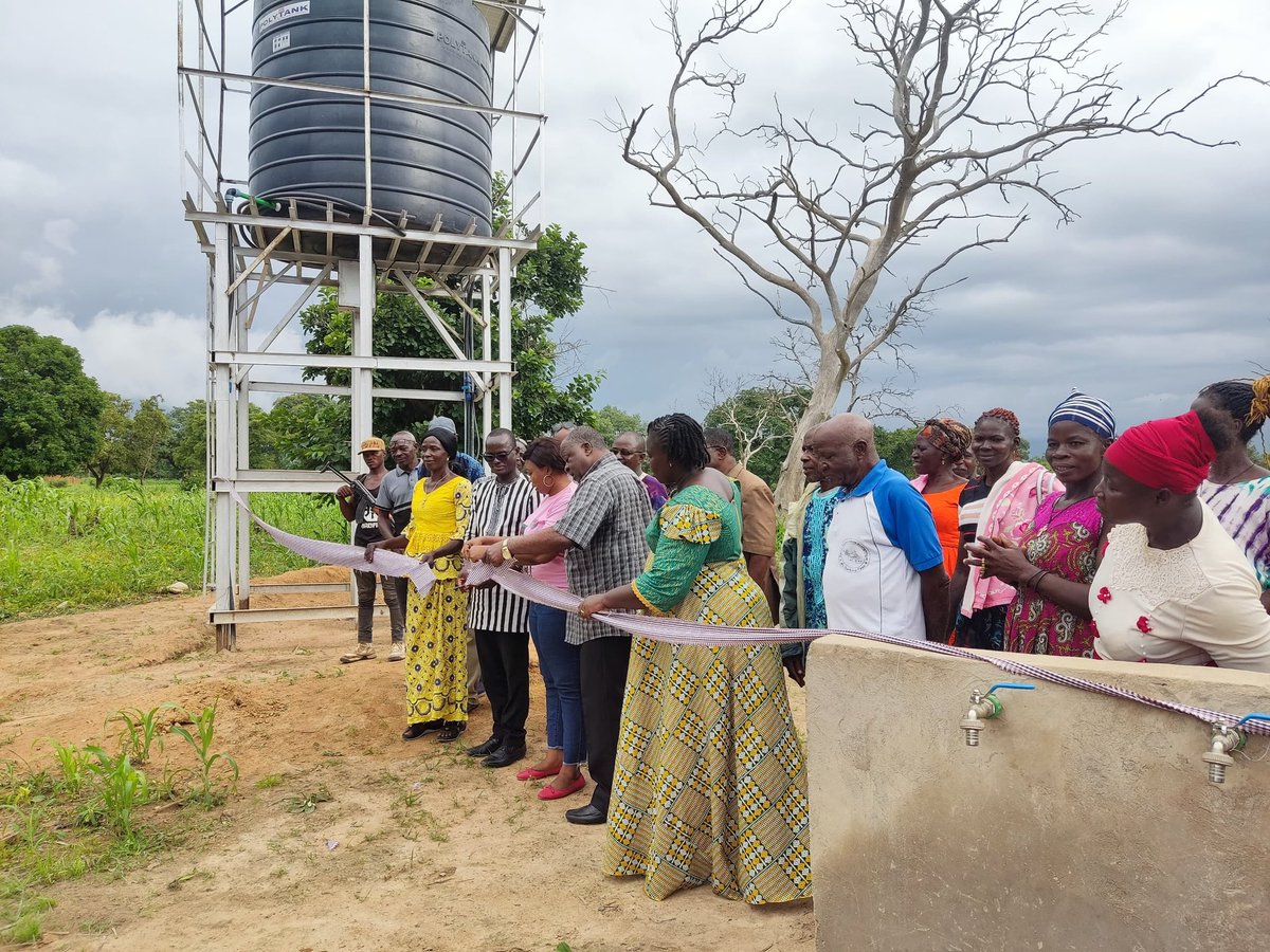 go_paga's tweet photo. L’eau est désormais là pour les femmes et les enfants de Djeogonao, un village situé à 37km de Gaoua, région du Sud-ouest du #BurkinaFaso. Un forage moderne et autonome pour soulager les ménages. Les bénéficiaires sont heureux et reconnaissants à @Idrissanassa, soutien financier. https://t.co/ilW4ai24lF