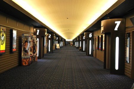 映画館のここを歩いている瞬間、一人の映画好きに戻れる。