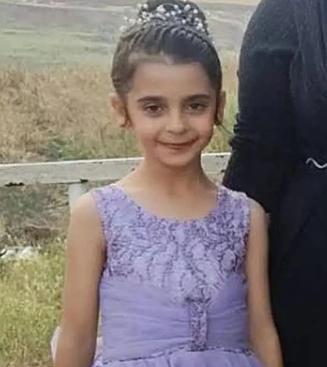 solcugazete's tweet photo. Narin’in cesedini, 200 bin TL karşılığı dere yatağına götüren şahsın ifade tutanağı ortaya çıktı:

“Çuvalın ağzını bağlarken Narin olduğunu anladım.

Dere yatağına götürdükten sonra eve dönüp namaz kıldım, aramalara katıldım.” https://t.co/UiTIkxPzVH