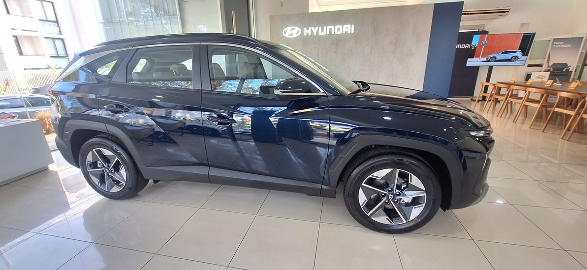 #Estopasaahora En su concesionaria premium d San Isidro <a href="/HyundaiARG/">Hyundai Argentina</a> presenta a la #NuevaTucson! Primeros datos: viene Corea y hay versiones 4x2 (2.0) y 4x4 (1.6 Turbo)...! 📸