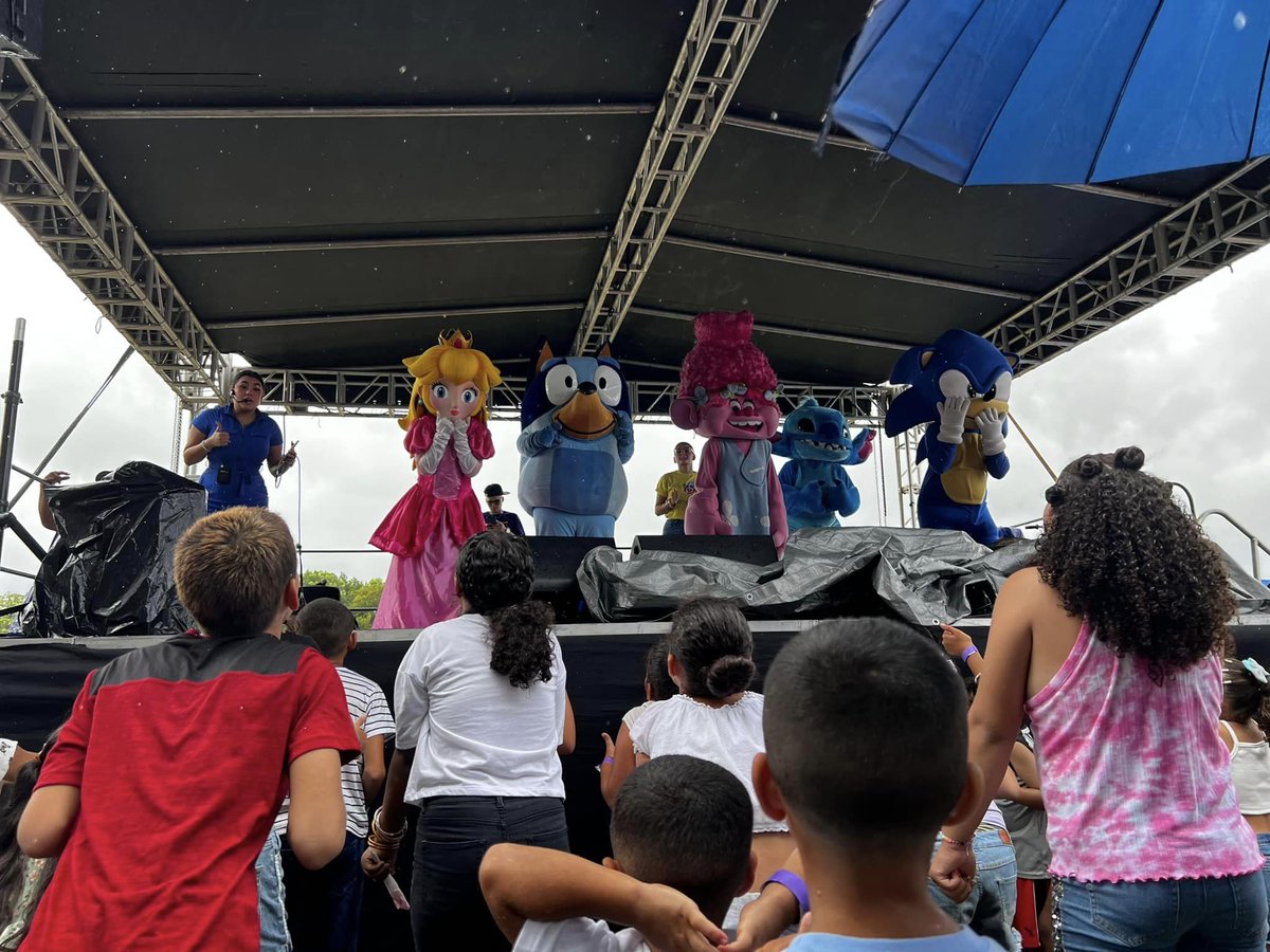 LaPerlaPR's tweet photo. YABUCOA | Celebración del Día del Niño el pasado domingo con pinta caritas, la magia de Shabúm, Atención Atención, Niño y Su Mundo, Angelito Creativo, los Xtreme Dogs y los Party Personajes, en el Parque del Niño. | Fotos: Municipio de Yabucoa https://t.co/K4nVeApD2A