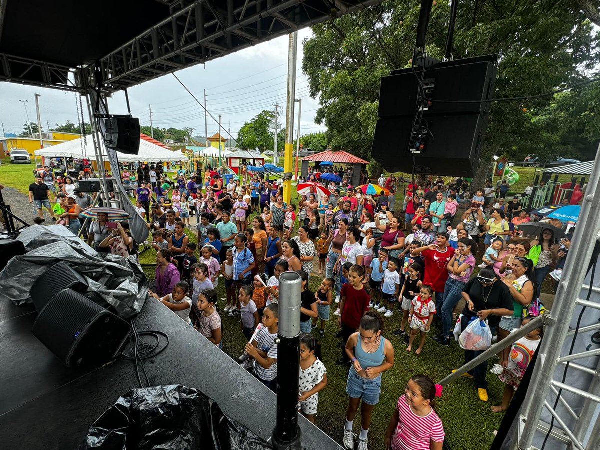 LaPerlaPR's tweet photo. YABUCOA | Celebración del Día del Niño el pasado domingo con pinta caritas, la magia de Shabúm, Atención Atención, Niño y Su Mundo, Angelito Creativo, los Xtreme Dogs y los Party Personajes, en el Parque del Niño. | Fotos: Municipio de Yabucoa https://t.co/K4nVeApD2A