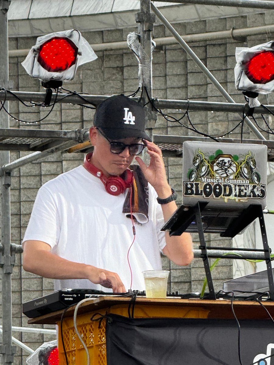 BLOODIEKS's tweet photo. #日立音楽祭 ご来場してくれた皆様、ご協賛頂いた皆様ありがとうございました🙇✨
台風の影響で悪天が予想される中での開催でしたが、本降りにならず日立駅前で初の音楽Fes🎵
大成功だったと思います💯🌈
実行委員として動いていたメンバー誰1人が欠けても実現出来ない企画🫡
お疲れ様でした🙏 https://t.co/gb6sUo9Y6Q