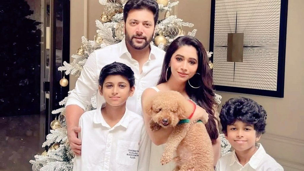 dr_adrenaline19's tweet photo. 15 साल पुराने रिश्ते को जय राम रवि और उनकी पत्नी ने अब तोड़ दिया है 💔
#Divorce
#jayramravi https://t.co/t2qPHUsIbm https://t.co/6HAnynB4oa