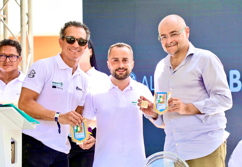 GBertrand_UE's tweet photo. Inauguramos en Las Gardenias la primera huerta urbana 🌱🧅🍅🫘 de #GenerActor, un proyecto de seguridad alimentaria y empoderamiento comunitario que llegará a cinco barrios de #Barranquilla. Alianza entre Unión Europea, @alcaldiabquilla, región de Roma 🇮🇹 y la comunidad.
🇪🇺🤝🏽🇨🇴 https://t.co/VurjmCy9xt