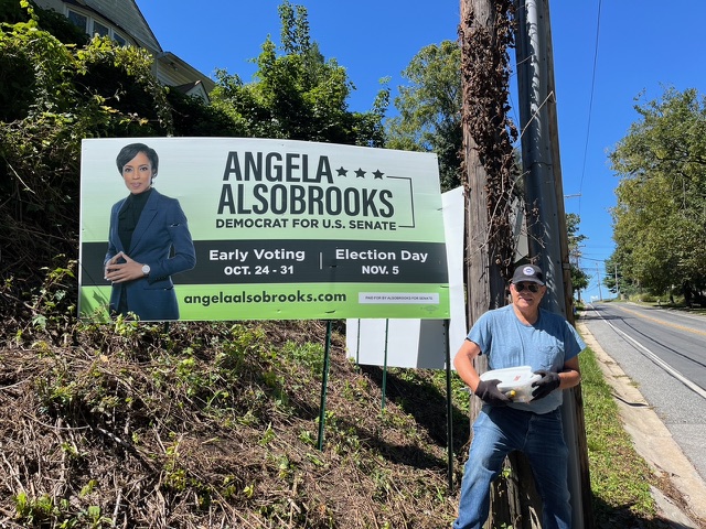 peta_richkus's tweet photo. .@AlsobrooksForMD is out and about in Baltimore County! And Baltimore County Dems are out and about for Angela. @mddems @CBCDemClub @indivisibletows https://t.co/iiXOacboqX