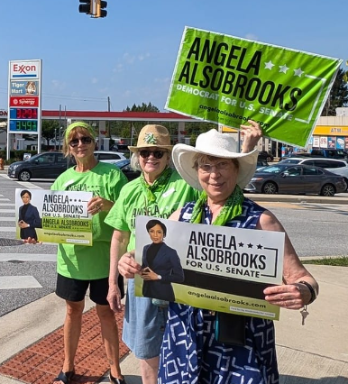 peta_richkus's tweet photo. .@AlsobrooksForMD is out and about in Baltimore County! And Baltimore County Dems are out and about for Angela. @mddems @CBCDemClub @indivisibletows https://t.co/iiXOacboqX