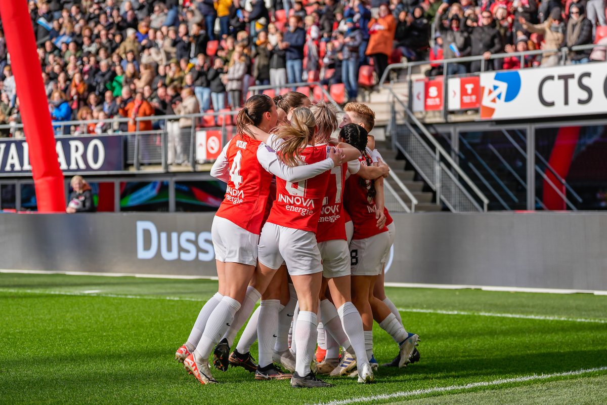🏟️ 𝐁𝐚𝐜𝐤 𝐢𝐧 𝐭𝐡𝐞 𝐀𝐅𝐀𝐒 𝐒𝐭𝐚𝐝𝐢𝐨𝐧! 

🔜 De AZ Vrouwen spelen op zondag 6 oktober tegen Ajax in het AFAS Stadion. Kaarten zijn binnenkort verkrijgbaar!

📲 Meer info: tinyurl.com/azvajax

#AZVrouwen #azaja #TheFutureIsOurs
