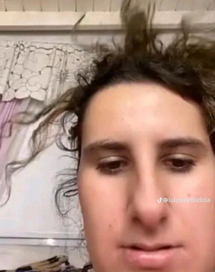si pensas que te estoy mirando porque me pareces lindo en el boliche en realidad estoy disociando