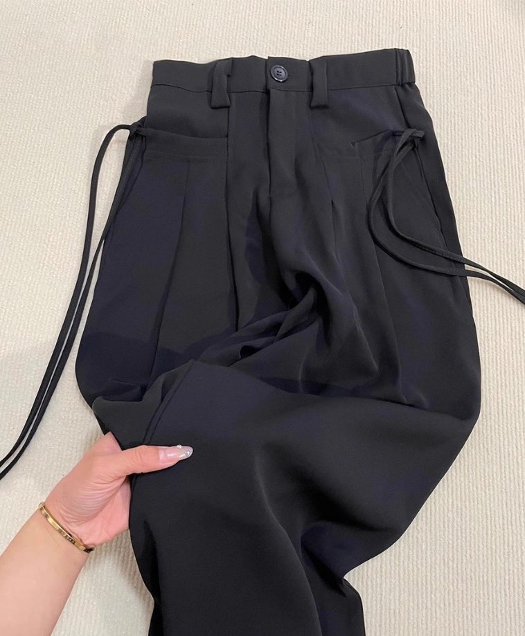 jacfkpot's tweet photo. celana anti kusut yang bahan nya adem banget!! ada tali pita di bagian saku nya 🥹🫶🎀 https://t.co/fYen4M7uOy