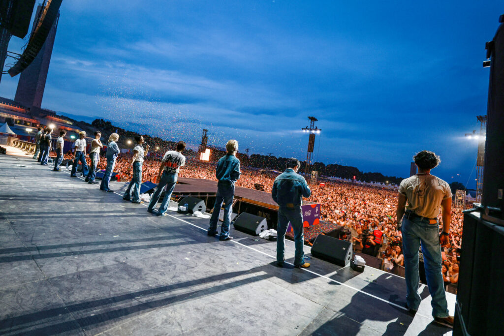 updatingsvt's tweet photo. [#PERFORMANCE] 240909 SEVENTEEN at Lollapalooza Berlin | Rolling Stone Exclusive Photos https://t.co/NUtlasinhQ