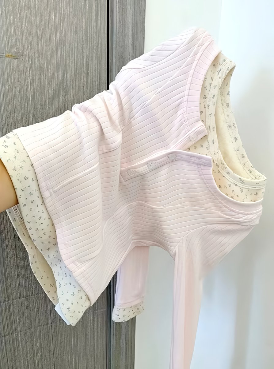 yourtinys's tweet photo. top dua layer gini menarik banget ya modelnya unik dan cantik! kalau dipakai vibesnya jadi lucu 🤍✨️ https://t.co/6vnUjJLOoj