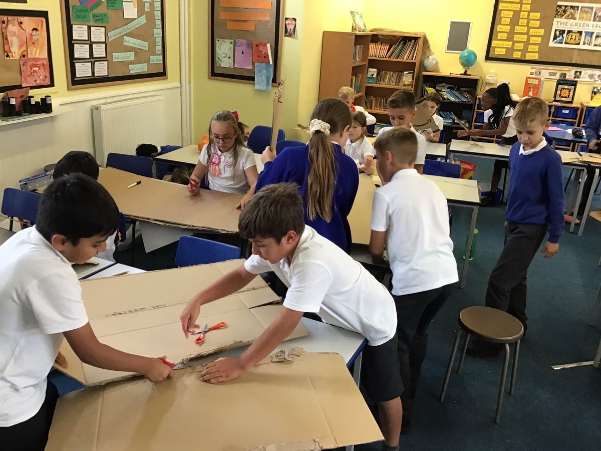 PelhamYear5's tweet photo. SUPER START! Year 5 are making their shields 😁😁😁 #ART #DT #HISTORY #Cross-curricularlearning #AncientGreece @trustilluminate  @PelhamPrimary_  🛡️🛡️ https://t.co/Qcme6D9yRD