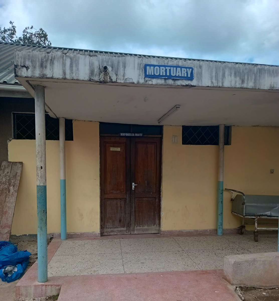 JohnNgutiCDM's tweet photo. #UDATES
Baada ya mvutano wa muda mrefu hapa Mortuary ya Hospitali ya Mwananyamala hatimae tumeruhudiwa kuingia kutambua kama kuna miili ya ndugu zetu waliotekwa, Tumeangalia maiti zote lkn hakuna tuliyemtambua, Pia zile miili tulizoambiwa zimearibiwa kwa Tindikali hazipo...! https://t.co/XbvAFHkbUS