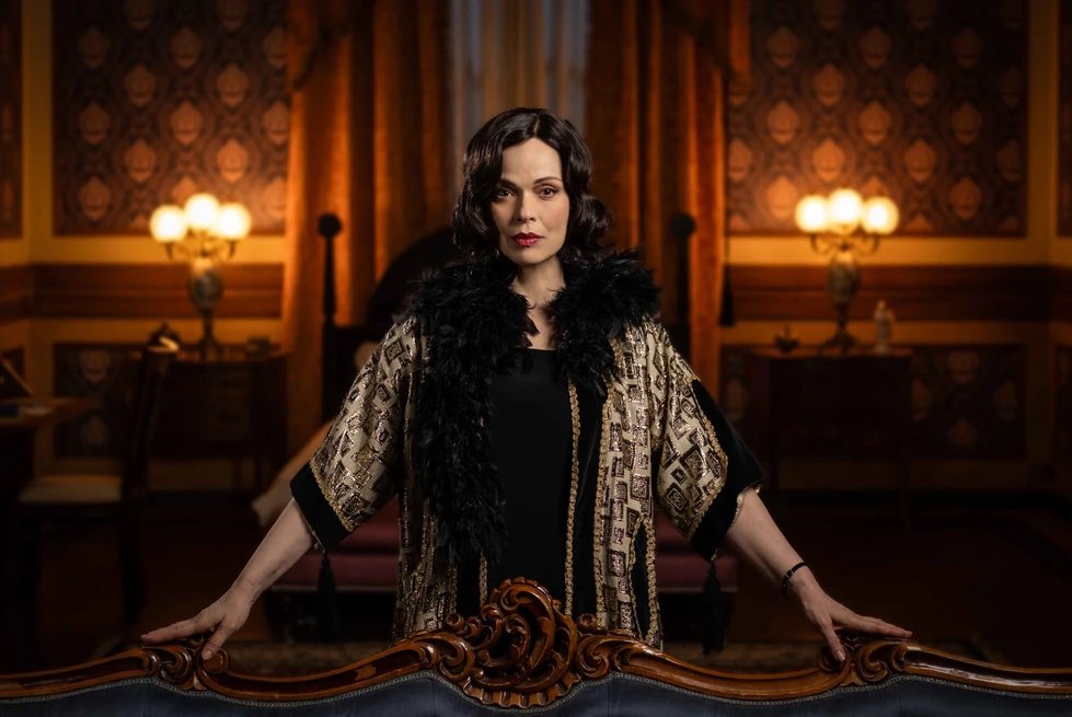 EEliza123's tweet photo. #grandhotel
Δαφνη Λαμπρόγιαννη όλο και πιο ΘΕΑΡΑ! Πως το κάνει αυτό; 🔥 https://t.co/IeqnM3pe3N