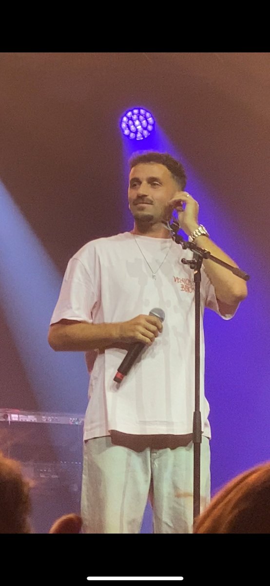 Ce Vendredi 6 Septembre, j’ai réalisé un rêve, un rêve d’il y a 8 ans. J’ai pu rencontrer <a href="/Ridsa_Officiel/">Ridsa</a> et faire ma photo. C’est une personne en Or et pas seulement à travers les écrans. Un grand merci à lui ❤️🫶🏻