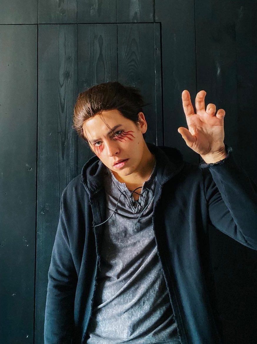 animeupdates's tweet image. Cole Sprouse cosplay as Eren Yeager