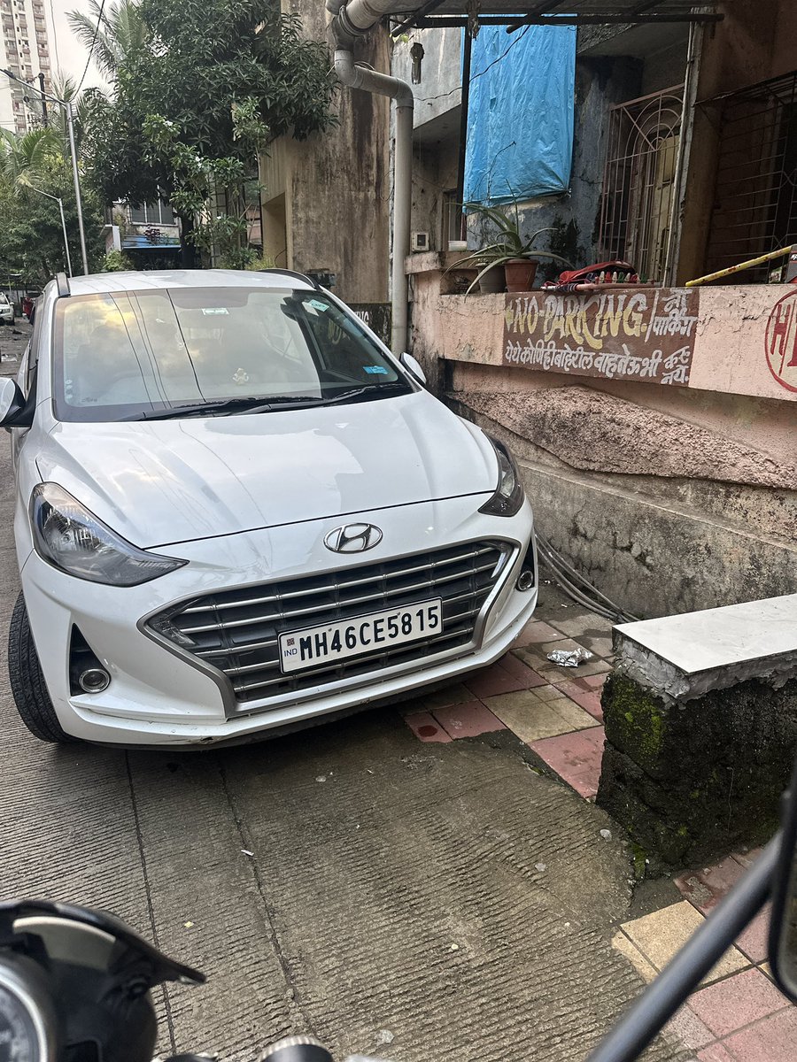 BhaskarGangurde's tweet photo. No-parking लिहाल आहे तरी सुधा पार्किंग तिथेच केली कृपया कारवाही करावी @ThaneCityPolice https://t.co/19DuV70G2I