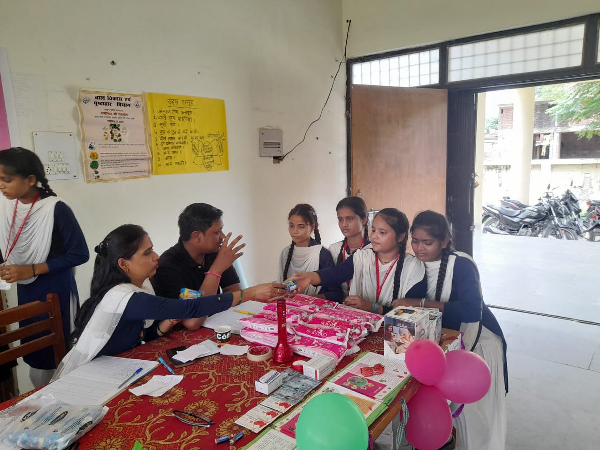 Utthan_CKD's tweet photo. #RashtriyaPoshanMaah is here! Two impactful #KishorSwasthyaManch events in Bareilly, a collaboration between #RKSK division
@nhm_up &amp; #ProjectUtthan, saw 2000+ students engage in anemia testing, nutrition rallies, and health awareness activities. Together, let's combat #anemia! https://t.co/NTL5qFF00d