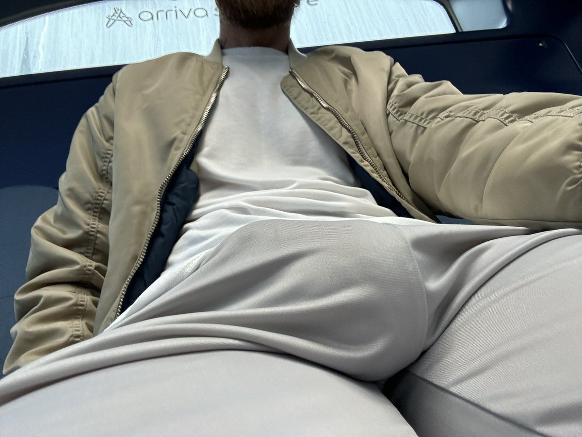jackgotbackx's tweet photo. @bi_drk Who will ride the bus with me https://t.co/dkS660uPwK