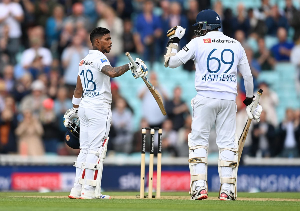 PunitSi83123016's tweet image. पाकिस्तानियों से बेहतर तो अब श्रीलंका क्रिकेट टीम ही हो गयी है, आज श्रीलंका ने इंग्लैंड को हरा दिया

#ENGvsSL #SriLanka