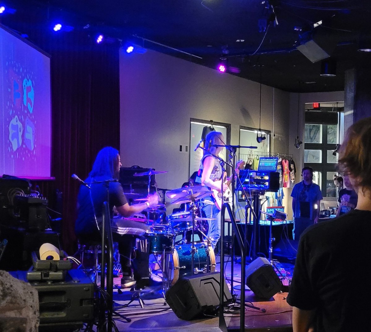 GinniAnne's tweet photo. nmlstyl was a surprise over the weekend! Bookmarked them for the next Bandcamp Friday when I have a budget~

And Bit Brigade was a fun night after them, they said it was their last time playing ZELDA so I'm glad I managed to get down. https://t.co/DjY1fZQzzB