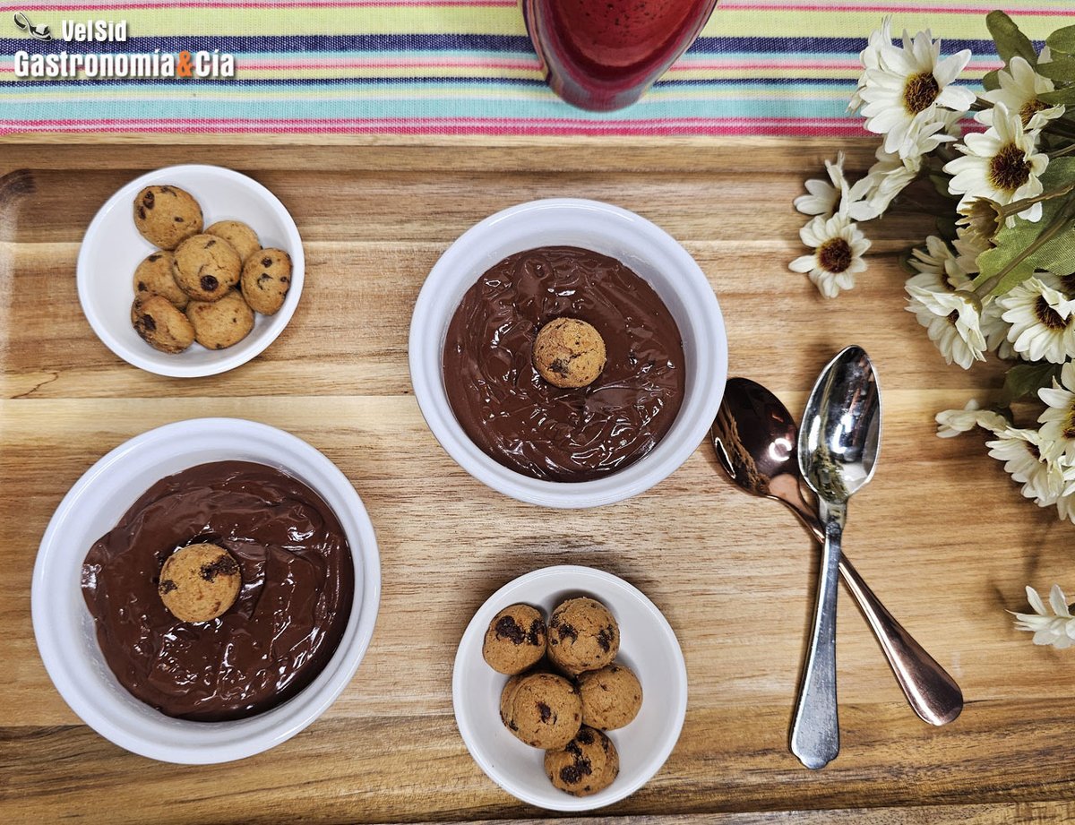 Pudin cremoso de chocolate, receta súper fácil para disfrutar de unas natillas sin huevo dlvr.it/TD1KTM vía <a href="/gastronomiaycia/">Gastronomía y Cía</a>