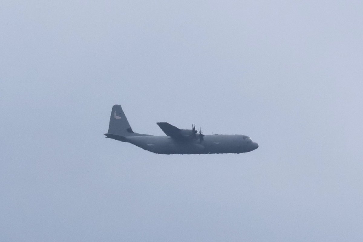 Basdelaat77's tweet photo. A first (distant) look at some of the Falcon Leap 2024 participants; RNLAF Hercules, 2x USAF Hercules and RoAF Spartan.

#aviation #avgeek #aviationphotography #planespotting #watvliegter #FALE24 https://t.co/0pahomjEm8