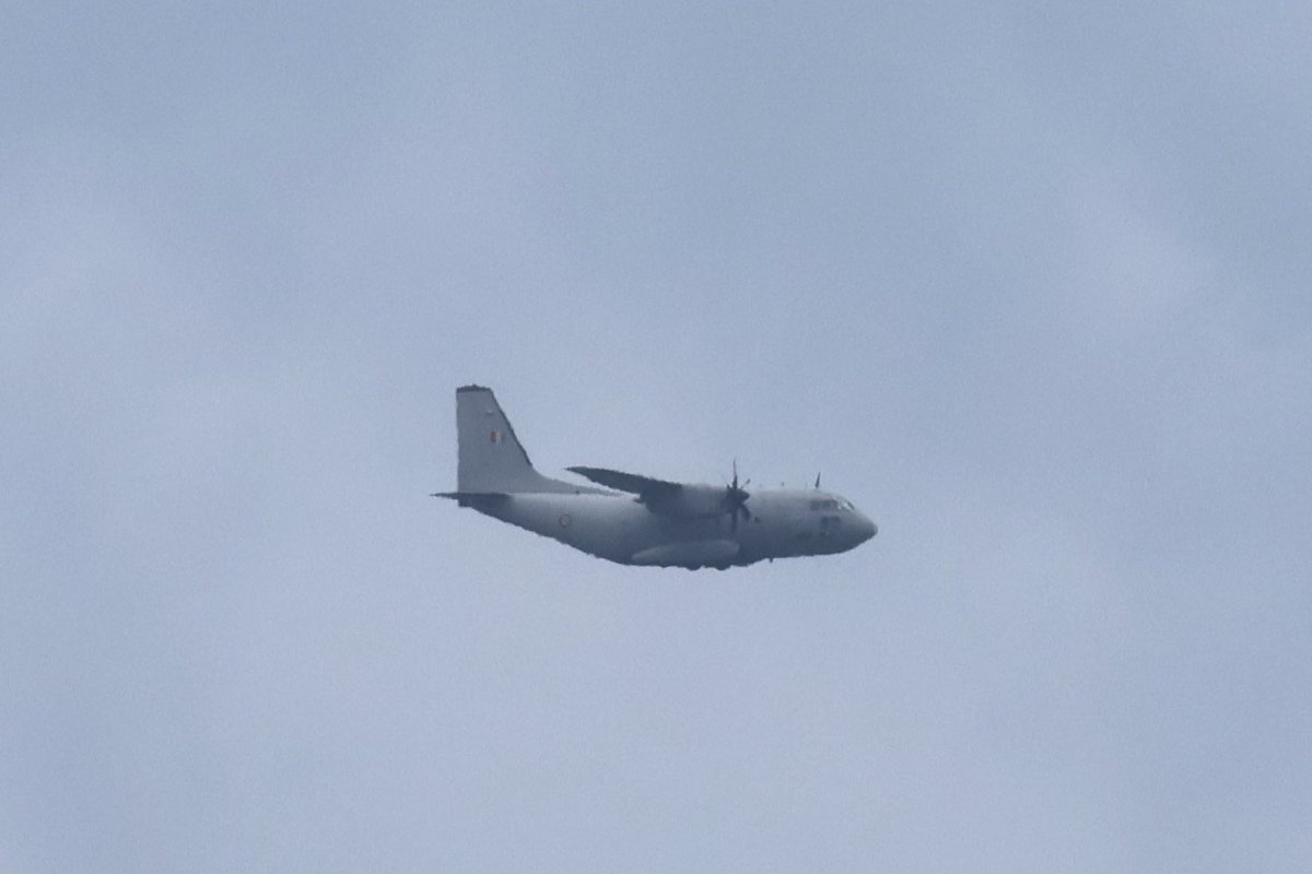 Basdelaat77's tweet photo. A first (distant) look at some of the Falcon Leap 2024 participants; RNLAF Hercules, 2x USAF Hercules and RoAF Spartan.

#aviation #avgeek #aviationphotography #planespotting #watvliegter #FALE24 https://t.co/0pahomjEm8