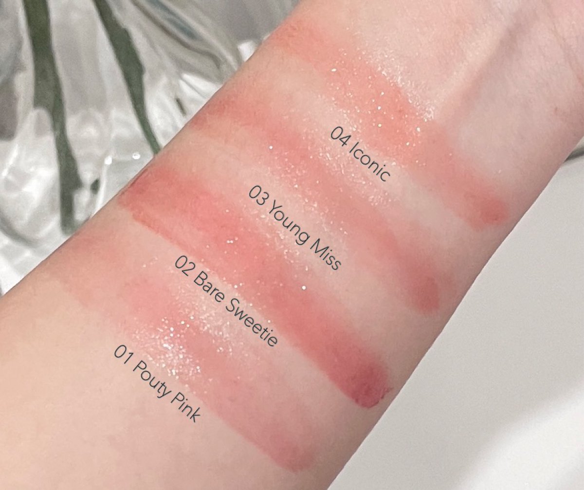 ttarntalzonel's tweet image. แบรนด์ไทยที่ทำดีอีกแล้ว Meilinda ลิปกลอสบาล์มออกใหม่ลองแล้วมันดีจริง กลิ่นคือหอมมากๆตัวนี้เป็นหมุนตูดนะอีกด้านจะเป็นแปรงซิลิโคนนิ่มๆนุ่มๆไว้เบลนลิปเวลาพกไว้เติมไม่ต้องใช้นิ้วให้เลอะ55555 สีจะไม่ได้ชัดมากนะค่อยๆทาแล้วสีจะชัดสวยขึ้น…