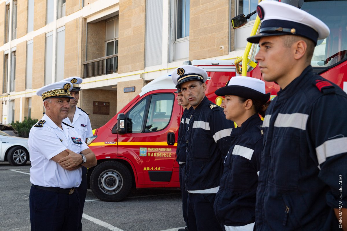 MarinsPompiers's tweet photo. 2/3 En tant qu'autorité organique du BMPM, il aura pendant son mandat des liens réguliers avec celui-ci : contribution des marins-pompiers au secours en mer, #CAPINAV (capacité nationale de renfort pour intervention à bord des navires), formation des marins-pompiers des ports... https://t.co/oKJoopG6dV