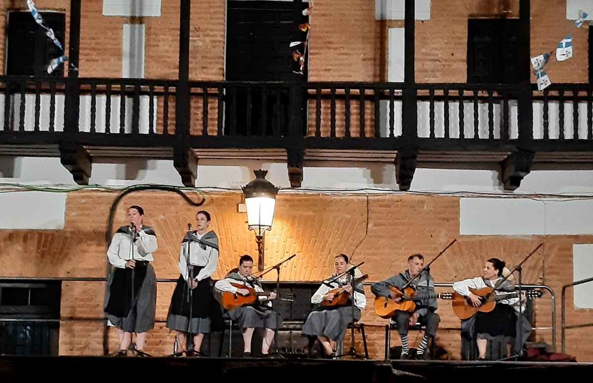 Éxito de la presentación del libro de Miki Romero-Nieva, tanto que se quedó sin libros. 
En la <a href="/ofiturscv/">Oficina de turismo de San Carlos del Valle</a>, podréis conseguirlo.
Más ℹ️
youtu.be/XG7vLGJr8S8?si…
📷 Miki Romero Nieva