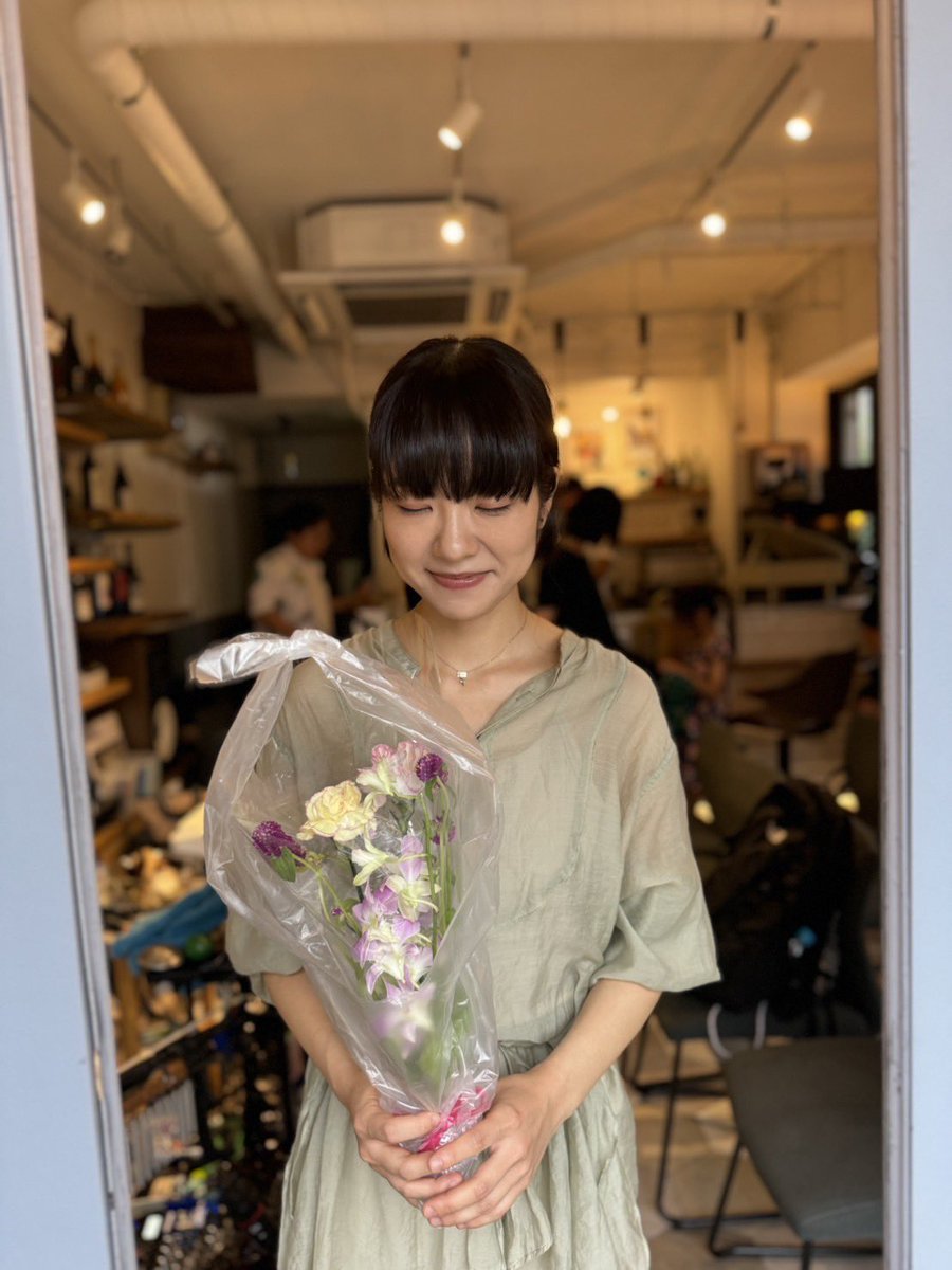 hiroshi_QooSue1's tweet photo. 昨日は #みづうみ のミニワンマン
於 東長崎 LIGHT FACTORY 
満員御礼にて終了致しました🥂
ご来場の皆さま、本当に有難う御座いました！！

あったかくて、楽しくて、

音楽で、人間で、
営みで、いのちで、

とてもとても、いい日でした
（抽象でしか云えないなぁー
すみません…😌💦笑） https://t.co/fH1HGmOlrR