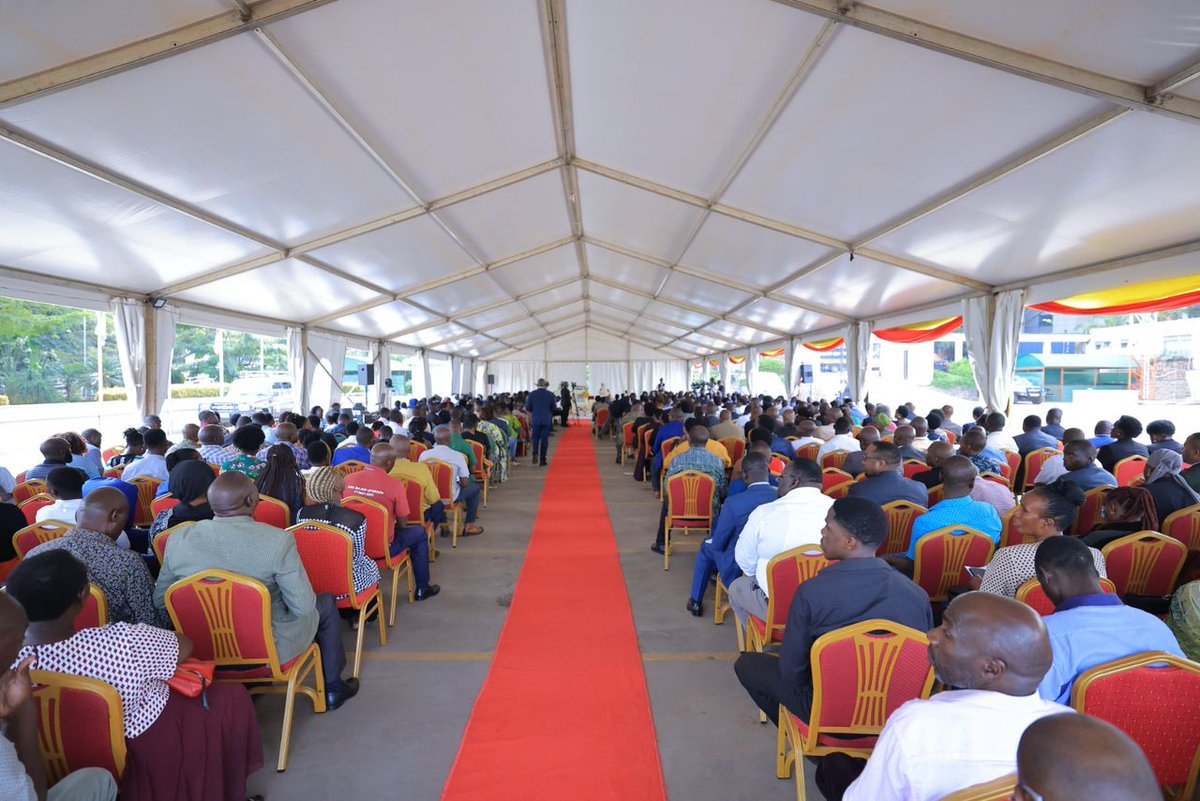 EmmanuelTwin2's tweet image. #HappeningNow: Several cabinet  members and ministers of state like Hon @BalaamAteenyiDr , Hon @PNyamutoro ,Hon @dbahati ,Hon @jkmuhwezi ,Hon @ObothOboth are attending the funeral service for their former colleague, the late Hon. Sarah Mateke.
RIP Hon Sarah Mateke.
#2Tim4:7