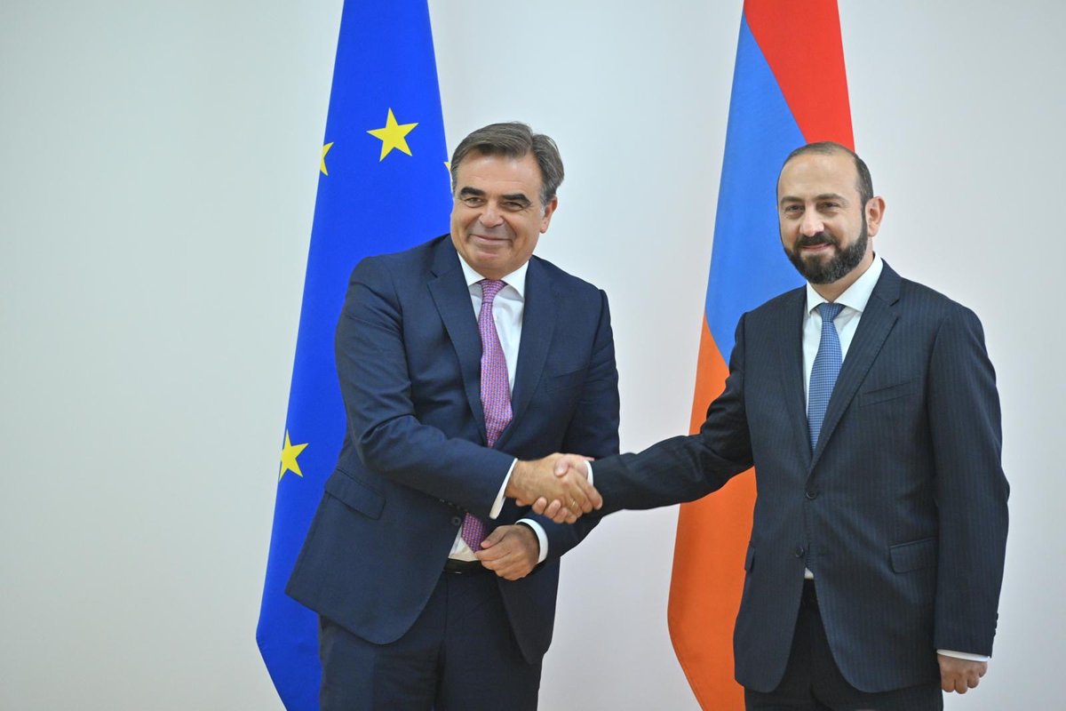 MargSchinas's tweet photo. Happy to meet w/ Armenia’s leaders @NikolPashinyan @President_Arm @AraratMirzoyan to mark the recent successes in our partnership. 

Visa Liberalisation, security support , growth and resilience plan, people to people exchanges. 

The EU stands shoulder to shoulder with Armenia. https://t.co/JoEDHs4dhF