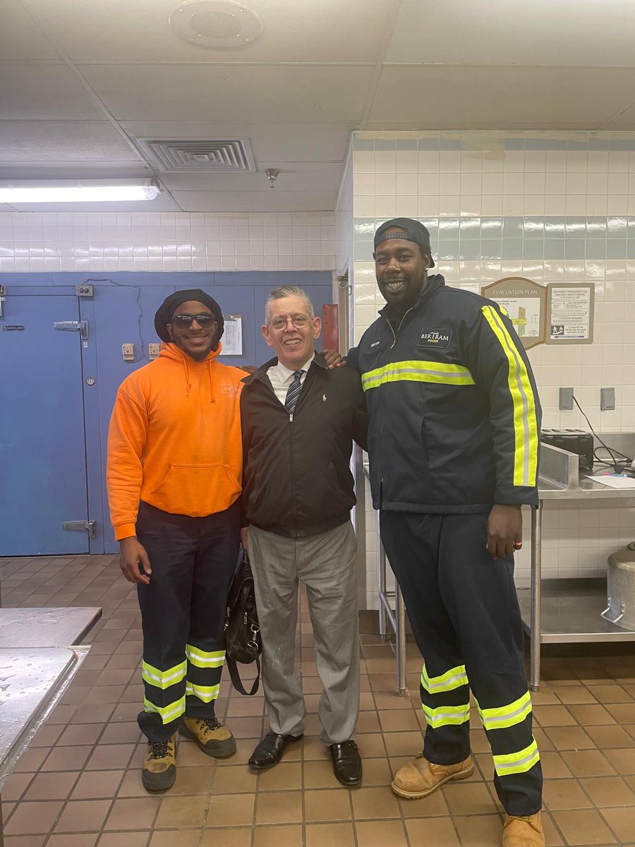 SBertramFoods's tweet photo. Our clients enjoying great service from our incredible drivers.

#FoodService #Trucking #FoodDistribution https://t.co/nPPqJtGeXu