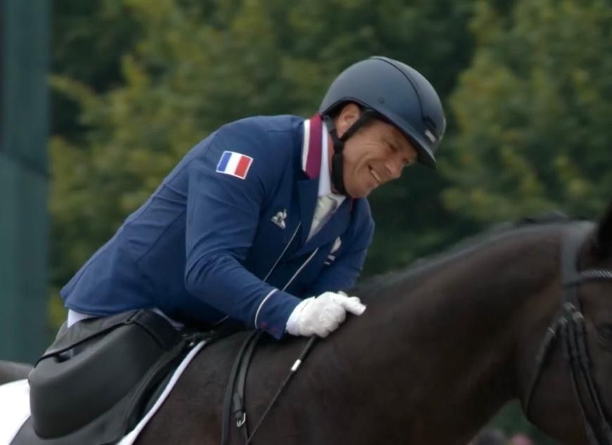 enedis_pdl's tweet photo. Clap de fin pour Paris 2024 ! Bravo à notre collègue @VladimirVinchon ! Avec son cheval Pégase Mayene 🐴, il a enchanté le public et ses collègues d’@Enedis, notamment en battant son record lors de l’épreuve par équipe. Des moments inoubliables 🫶 https://t.co/HJ80670g4S