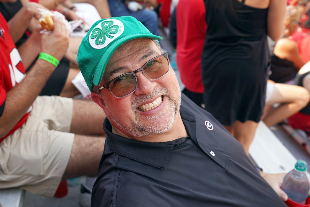 Georgia4H's tweet image. Green and white complemented the red and black this weekend at the UGA football home opener! Georgia 4-H Day at UGA, presented by Golden Pantry, welcomed 4-H'ers and adult leaders to cheer on the Dawgs and make the best better in Sanford Stadium. 🍀❤️🖤