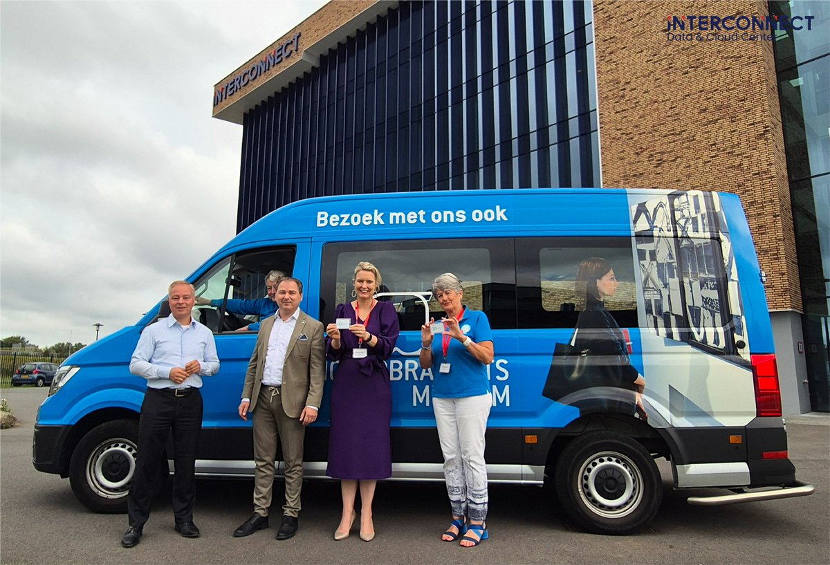 𝗜𝗻𝘁𝗲𝗿𝗰𝗼𝗻𝗻𝗲𝗰𝘁 𝗴𝗲𝗲𝗳𝘁 𝗕𝗹𝗮𝘂𝘄𝗲 𝗘𝗻𝗴𝗲𝗹𝗲𝗻 𝗻𝗶𝗲𝘂𝘄𝗲 𝗲𝗻𝗲𝗿𝗴𝗶𝗲
Wellicht heeft u ze wel eens zien rijden: de felblauwe stadsbussen van de Blauwe Engelen. Met deze hop-on/hop-off-bussen worden bezoekers en inwoners van ’s-Hertogenbosch gratis vervoerd.