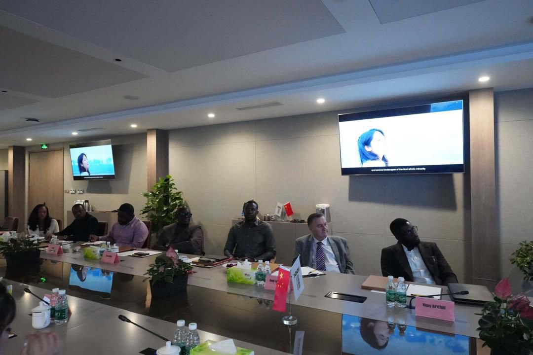 CCNERDC's tweet photo. Rencontre avec Duofu, un géant chinois prêt à investir en RDC et à créer des joint-ventures sino-congolaises. Duofu soutiendra aussi le projet de la chaîne de valeur des batteries en RDC. La CCNE veillera au bon positionnement des entreprises locales. #RDC #Investissement #CCNE https://t.co/9qe1Nm57mj