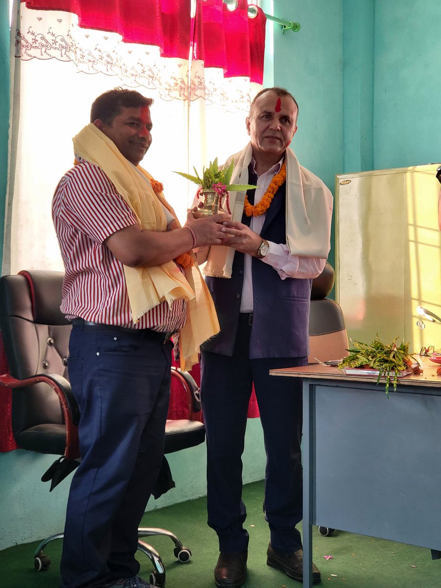 division_road's tweet photo. डि.प्र. श्री अरुण कुमार लाल कर्ण र ले.अ. श्री टेकनाथ रेग्मी ज्युहरुको स्वागत तथा डि.प्र. श्री दीपेन्द्र पान्डेय ज्युको बिदाई कार्यक्रम (०८१-०५-२४) https://t.co/XwS2QvnXpz