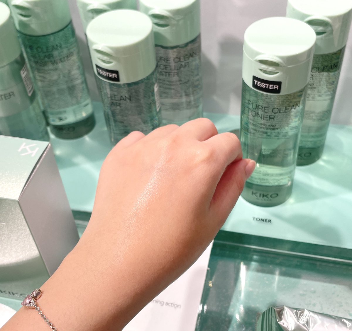 ttarntalzonel's tweet image. ตกข่าวหรือเปล่าไม่รู้เพิ่งมาเห็นว่า KIKO MILANO เค้ามีสกินแคร์ด้วยเป็น pure clean 🧼 ทำความสะอาดแบบดีมากๆแล้วคืออ่อนโยนคนผิวแพ้ง่ายก็ใช้ได้ หลังล้างแล้วผิวยังชุ่มชื้น ผิวไม่แห้ง ตัวล้างมาสคาร่าก็ไม่แสบตาแถมยังล้างเครื่องสำอางกันน้ำได้ด้วยนะ…