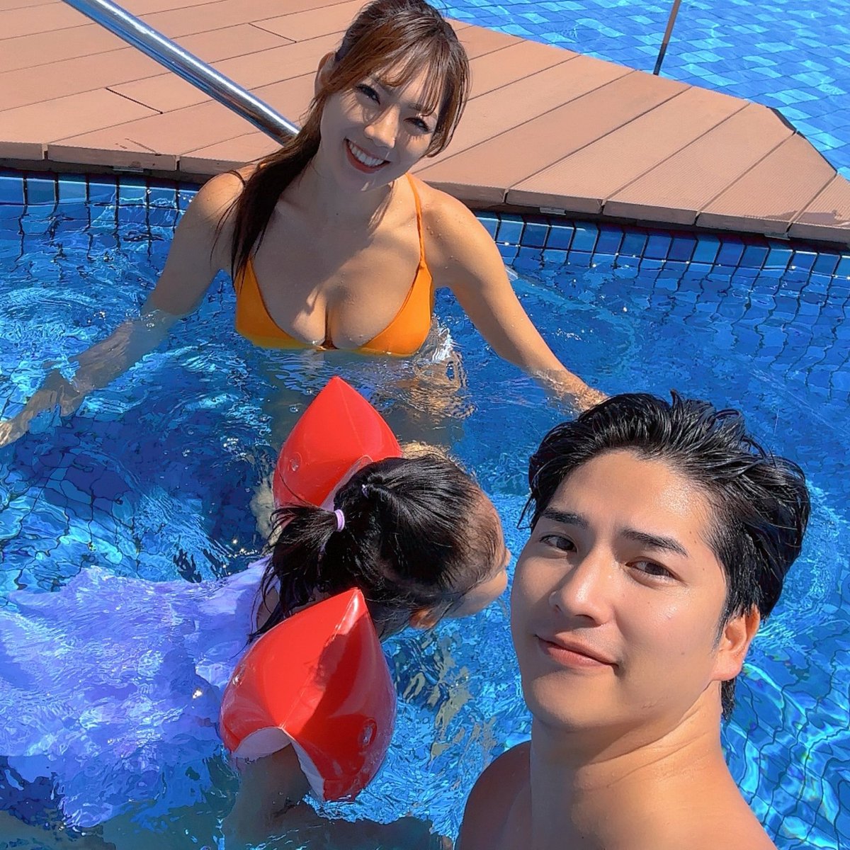 りーまるちゃんと一緒に過去の写真を見返していると、時間があっという間に過ぎてしまう。

僕たちが出会った頃、愛する"こはちゃん"が生まれた瞬間、そして家族3人で過ごした楽しい時間。

すべての思い出が、僕たちをいつも温かい気持ちにさせてくれる。