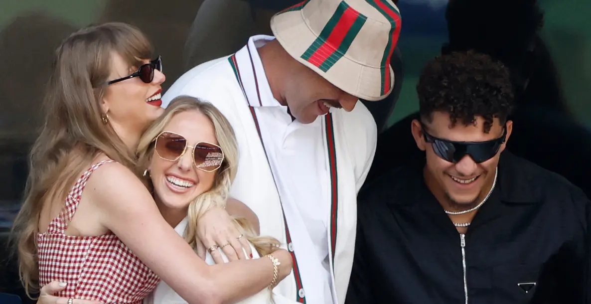 ESPNsavages's tweet photo. Taylor Swift and Brittany Mahomes proved their friendship was just fine with a joint appearance at the U.S. Open. https://t.co/bsUfnAL9pE